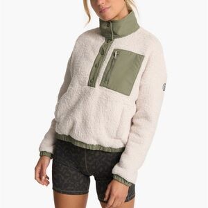 Vuori off white women's sherpa pullover